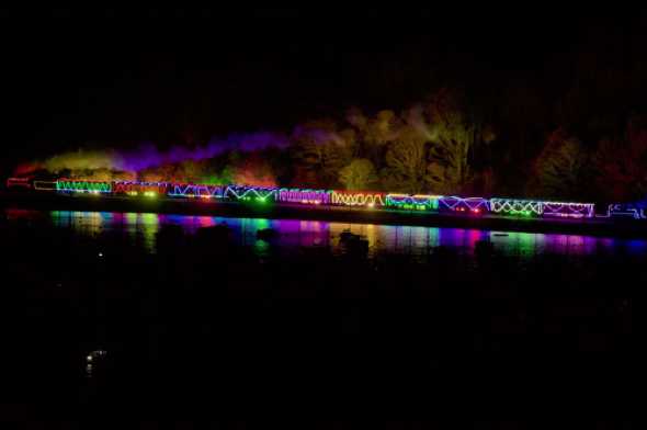 22 November 2021 - 18-39-11
It's coming up to Christmas, so the magical sight that is the Train of Lights is back. Much improved, even brighter than before. What a wonderful attraction for the area. Kudos due to the railway company.
----------
Dartmouth & Kingswear's Train of Lights